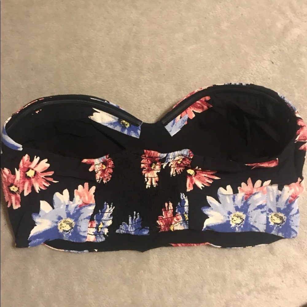 Flowered Crop Top - Picture 2 of 3